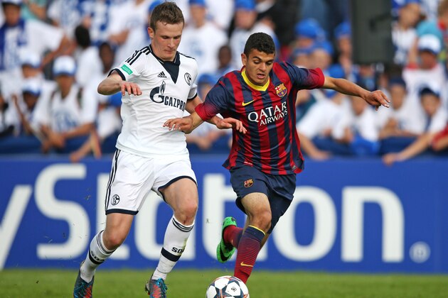 NYON, SWITZERLAND - APRIL 11: Mohamed El Ouriachi of FC Barcelona (R) competes for the ball with Miles Mueller of FC Schalke 04 during the UEFA Youth League Semi Final match between Schalke 04 and FC Barcelona at Colovray Stadion on April 11, 2014 in Nyon, Switzerland. (Photo by Philipp Schmidli/Getty Images)