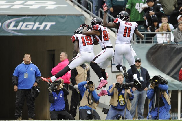 Atlanta Falcons wide receiver Drew Davis left, celebrates with teammates Roddy White, center, and Julio Jones after scoring on a 15-yard touchdown reception on a pass from quarterback Matt Ryan, not pictured, during the first half of an NFL football game against the Philadelphia Eagles, Sunday, Oct. 28, 2012, in Philadelphia. (AP Photo/Michael Perez)