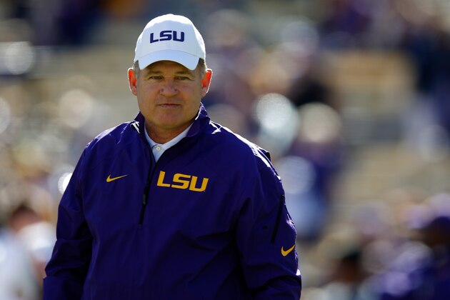 BATON ROUGE, LA - NOVEMBER 29:  Head coach Les Miles of the LSU Tigers reacts during pre game before playing the Arkansas Razorbacks at Tiger Stadium on November 29, 2013 in Baton Rouge, Louisiana.  (Photo by Chris Graythen/Getty Images)