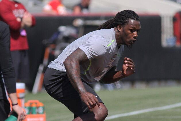 South Carolina defensive end Jadeveon Clowney competes in a drill for NFL representatives at South Carolina football pro day in Columbia, S.C., Wednesday, April 2, 2014. (AP Photo/Mary Ann Chastain)