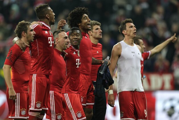 Bayern players celebrate at the end of the Champions League quarterfinal second leg soccer match between Bayern Munich and Manchester United in the Allianz Arena in Munich, Germany, Wednesday, April 9, 2014. Bayern won 3-1 to win the tie 4-2 on aggregate. (AP Photo/Matthias Schrader) Bayern players celebrate at the end of the Champions League quarterfinal second leg soccer match between Bayern Munich and Manchester United in the Allianz Arena in Munich, Germany, Wednesday, April 9, 2014. Bayern won 3-1 to win the tie 4-2 on aggregate. (AP Photo/Matthias Schrader)