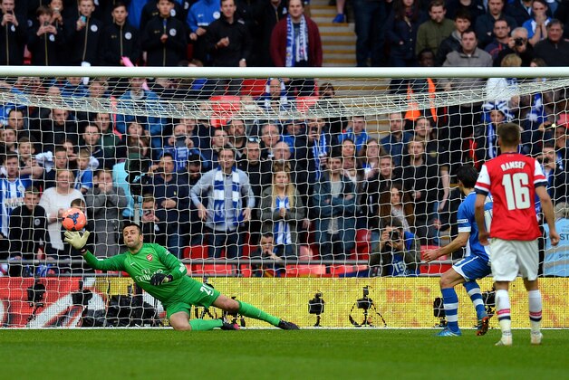 LONDON, ENGLAND - APRIL 12:  Jordi Gomez of Wigan Athletic scores the first goal from the penalty spot  past Lukasz Fabianski of Arsenal during the FA Cup Semi-Final match between Wigan Athletic and Arsenal at Wembley Stadium on April 12, 2014 in London, England.  (Photo by Mike Hewitt/Getty Images)