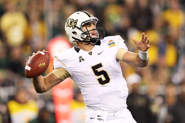 GLENDALE, AZ - JANUARY 01:  Blake Bortles #5 of the UCF Knights looks to pass against the Baylor Bears during the Tostitos Fiesta Bowl at University of Phoenix Stadium on January 1, 2014 in Glendale, Arizona.  (Photo by Christian Petersen/Getty Images)