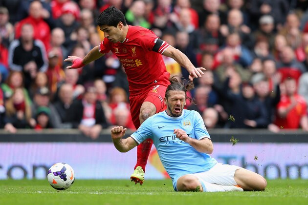 LIVERPOOL, ENGLAND - APRIL 13:  Luis Suarez of Liverpool tangles with Martin Demichelis of Manchester City during the Barclays Premier League match between Liverpool and Manchester City at Anfield on April 13, 2014 in Liverpool, England.  (Photo by Alex Livesey/Getty Images)