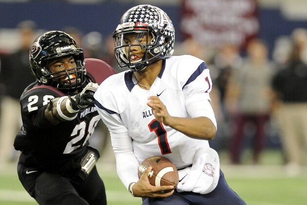 Allen quarterback Kyler Murray (1) runs upfield past Pearland Marlon Walls (28) in the first half during a UIL Class 5A Division I high school football championship game on Saturday Dec. 21, 2013, in Arlington, Texas. (AP Photo/Matt Strasen)