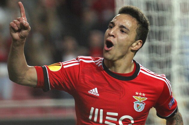 Benfica's Rodrigo from Spain, celebrates after scoring the opening goal against AZ Alkmaar during the Europa League quarterfinal second leg soccer match between Benfica and AZ Alkmaar at Benfica's Luz stadium in Lisbon, Thursday, April 10, 2014. (AP Photo/Francisco Seco)