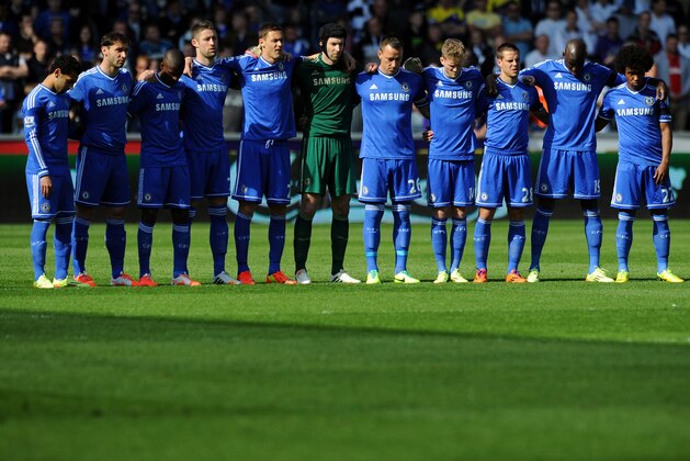 SWANSEA, WALES - APRIL 13:  Chelsea  players observe a minute's silence to mark the 25th anniversary of the Hillsborough disaster prior to the Barclays Premier League match between Swansea City and Chelsea at Liberty Stadium on April 13, 2014 in Swansea, Wales.  (Photo by Chris Brunskill/Getty Images)