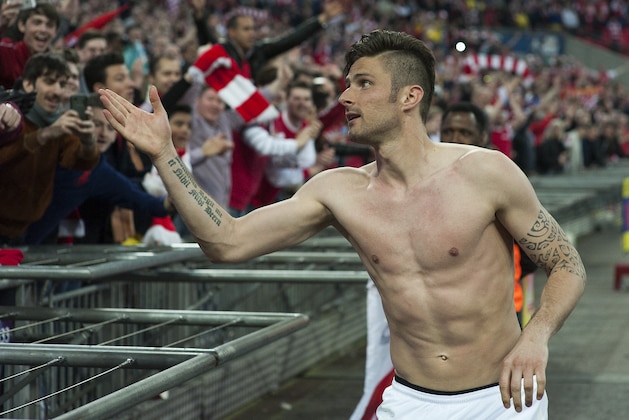 Arsenal's Olivier Giroud, salutes the supporters, at the end of their English FA Cup semifinal soccer match against Wigan Athletic, at the Wembley Stadium in London, Saturday, April 12, 2014. (AP Photo/Bogdan Maran)
