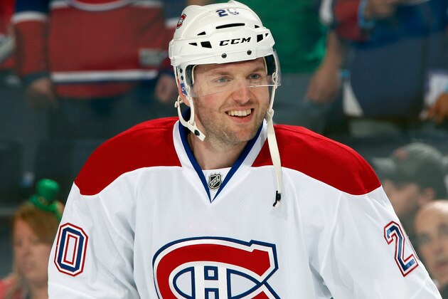 BUFFALO, NY - MARCH 16:  Thomas Vanek #20 of the Montreal Canadiens jokes with former Buffalo Sabres teammates as he warms up to play at First Niagara Center on March 16, 2014 in Buffalo, New York.  (Photo by Jen Fuller/Getty Images)