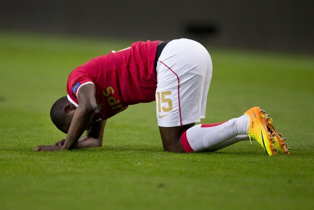 PSV's Jetro Willems lies injured on the pitch before retiring from the game during the Group B Europa League soccer match between PSV Eindhoven and Bulgaria's PFC Ludogorets Razgrad in Eindhoven, Netherlands, Thursday, Sept. 19, 2013. (AP Photo/Peter Dejong)