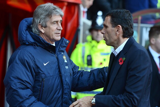 SUNDERLAND, ENGLAND - NOVEMBER 10: Manager Gus Poyet and Manager Manuel Pellegrini shake hands ahead of the Barclays Premier League match between Sunderland and Manchester City at the Stadium of Light on November 10, 2013 in Sunderland, England.  (Photo by Michael Regan/Getty Images)
