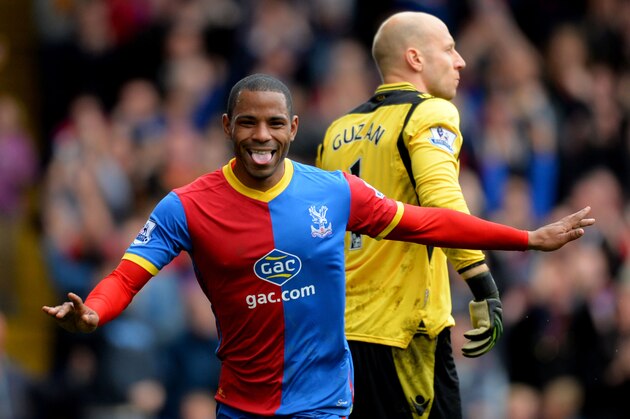 LONDON, ENGLAND - APRIL 12:  Despair for Brad Guzan of Aston Villa as Jason Puncheon of Crystal Palace celebrates as he scores their first goal during the Barclays Premier League match between Crystal Palace and Aston Villa at Selhurst Park on April 12, 2014 in London, England.  (Photo by Christopher Lee/Getty Images)