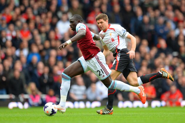 LONDON, ENGLAND - APRIL 06:  Mohamed Diame of West Ham is pursued by Steven Gerrard of Liverpool during the Barclays Premier League match between West Ham United and Liverpool at Boleyn Ground on April 6, 2014 in London, England.  (Photo by Mike Hewitt/Getty Images)