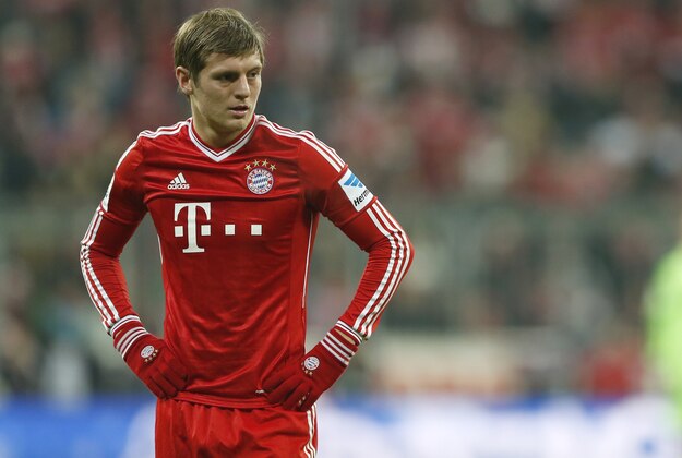 Bayern's Toni Kroos waits for a penalty during the German first division Bundesliga soccer match between FC Bayern Munich and Eintracht Braunschweig, in Munich, southern Germany, Saturday, Nov. 30, 2013. (AP Photo/Matthias Schrader)