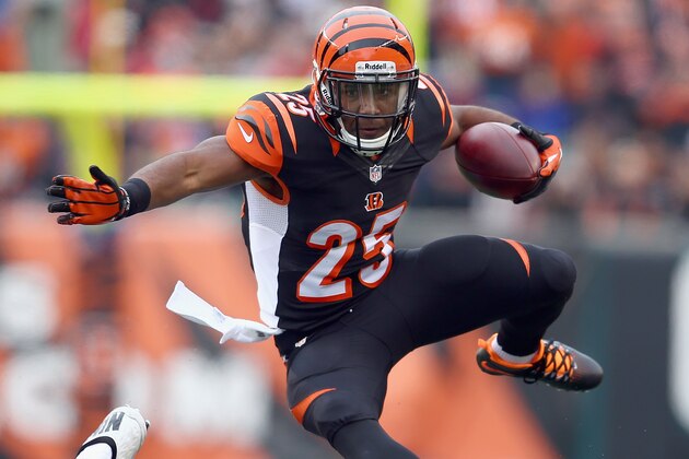 CINCINNATI, OH - DECEMBER 29:  Giovani Bernard #25 of the Cincinnati Bengals runs with the ball during the NFL game against the Baltimore Ravens  at Paul Brown Stadium on December 29, 2013 in Cincinnati, Ohio.  (Photo by Andy Lyons/Getty Images)