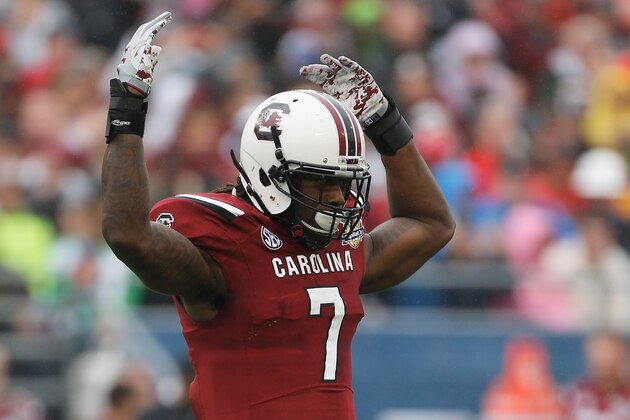 ORLANDO, FL - JANUARY 01:  Jadeveon Clowney #7 of the South Carolina Gamecocks gets the crowd excited in the first half of their game against the Wisconsin Badgers at the Capital One Bowl on January 1, 2014 in Orlando, Florida.  (Photo by Scott Halleran/Getty Images)