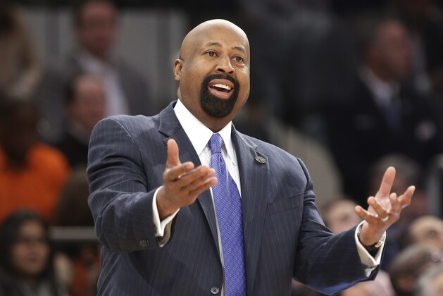 New York Knicks head coach Mike Woodson reacts to a call during the first half of an NBA basketball game against the Washington Wizards Friday, April 4, 2014, in New York. (AP Photo/Frank Franklin II)