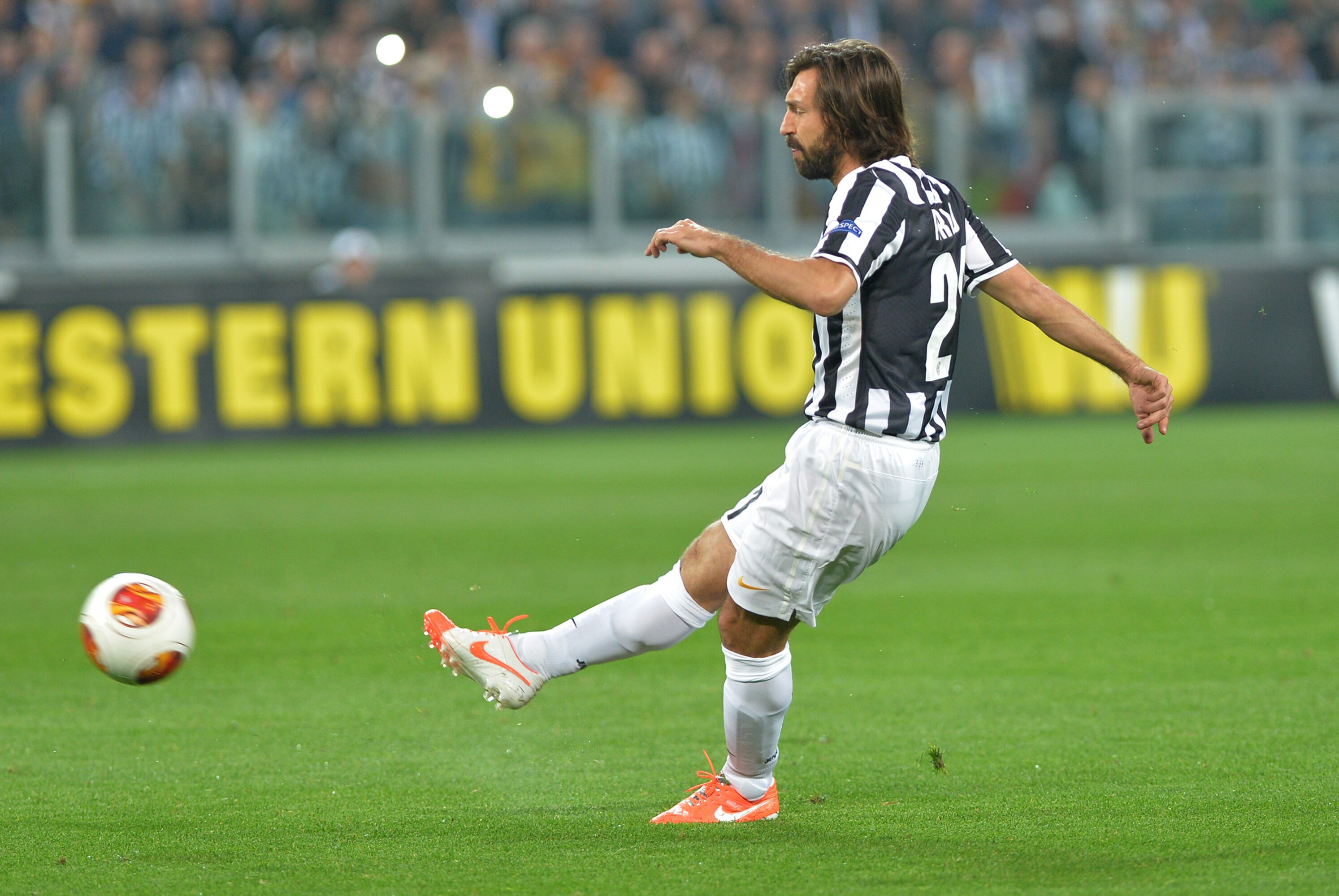 Andrea Pirlo Remains a Free-Kick Master, Thanks in Part to a Trip to the  Toilet, image size:2987x2000