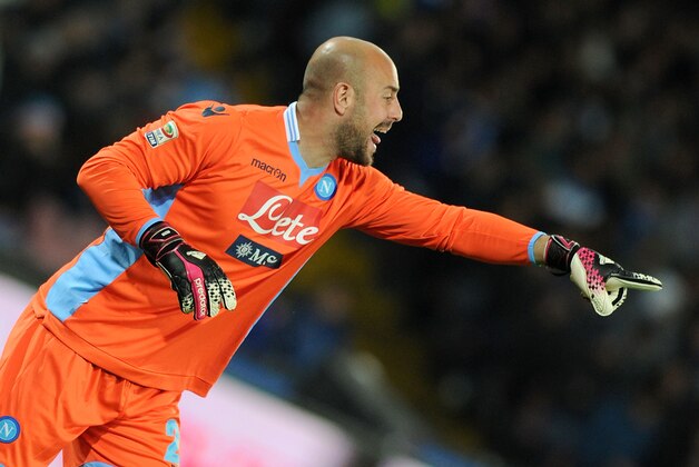 NAPLES, ITALY - MARCH 23:  Pepe Reina of Napoli in action during the Serie A match between SSC Napoli and ACF Fiorentina at Stadio San Paolo on March 23, 2014 in Naples, Italy.  (Photo by Giuseppe Bellini/Getty Images)