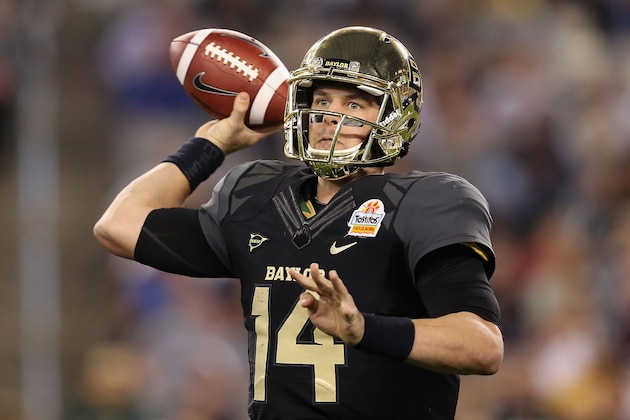 GLENDALE, AZ - JANUARY 01:  Quarterback Bryce Petty #14 of the Baylor Bears throws a pass during the Tostitos Fiesta Bowl against the UCF Knights at University of Phoenix Stadium on January 1, 2014 in Glendale, Arizona.  (Photo by Christian Petersen/Getty Images)
