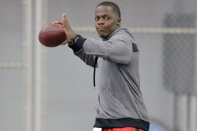 Louisville quarterback Teddy Bridgewater warms up before participating in passing drills for NFL representatives during pro day at the University of Louisville in Louisville, Ky., Monday, March 17, 2014. (AP Photo/Timothy D. Easley)