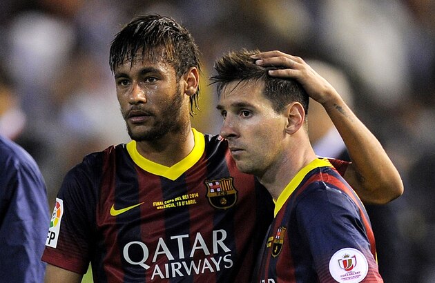 VALENCIA, SPAIN - APRIL 16:  Lionel Messi (R) and Neymar of FC Barcelona react after losing 2-1 to Real Madrid in the Copa del Rey Final between Real Madrid and Barcelona at Estadio Mestalla on April 16, 2014 in Valencia, Spain.  (Photo by Denis Doyle/Getty Images)