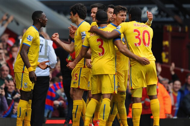 LONDON, ENGLAND - APRIL 19:  Mile Jedinak of Crystal Palace celebrates with team mates after scoring the first goal from the penalty spot during the Barclays Premier League match between West Ham United and Crystal Palace at Boleyn Ground on April 19, 2014 in London, England.  (Photo by Steve Bardens/Getty Images)