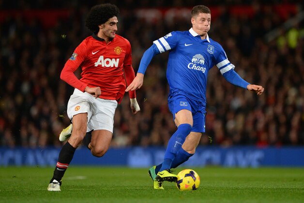 MANCHESTER, ENGLAND - DECEMBER 04:  Marouane Fellaini of Manchester United competes with Ross Barkley of Everton during the Barclays Premier League match between Manchester United and Everton at Old Trafford on December 4, 2013 in Manchester, England.  (Photo by Michael Regan/Getty Images)
