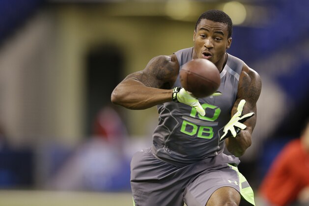 Washington State defensive back Deone Bucannon runs a drill at the NFL football scouting combine in Indianapolis, Tuesday, Feb. 25, 2014. (AP Photo/Michael Conroy)