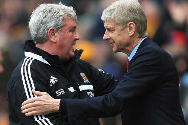 HULL, ENGLAND - APRIL 20:  Arsenal manager Arsene Wenger (R) and Steve Bruce the Hull City manager exchange greetings before the Barclays Premier League match between Hull City and Arsenal at KC Stadium on April 20, 2014 in Hull, England.  (Photo by Matthew Lewis/Getty Images)