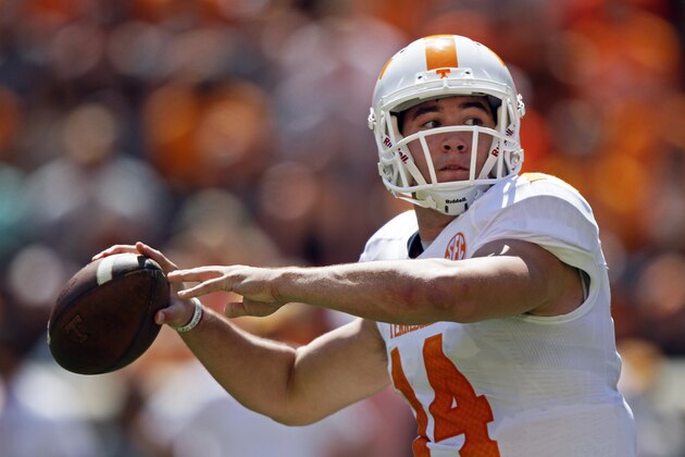 Tennessee quarterback Justin Worley throws to a receiver during the annual Orange and White NCAA college spring football game on Saturday, April 12, 2014, in Knoxville, Tenn. (AP Photo/Wade Payne)