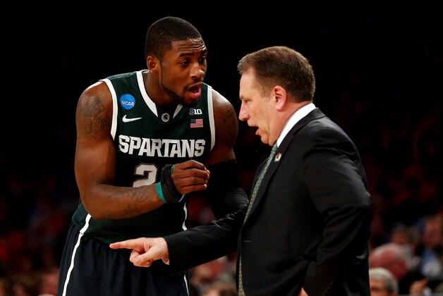 NEW YORK, NY - MARCH 28:  Head coach Tom Izzo of the Michigan State Spartans talks with Branden Dawson #22 against the Virginia Cavaliers during the regional semifinal of the 2014 NCAA Men's Basketball Tournament at Madison Square Garden on March 28, 2014 in New York City.  (Photo by Elsa/Getty Images)