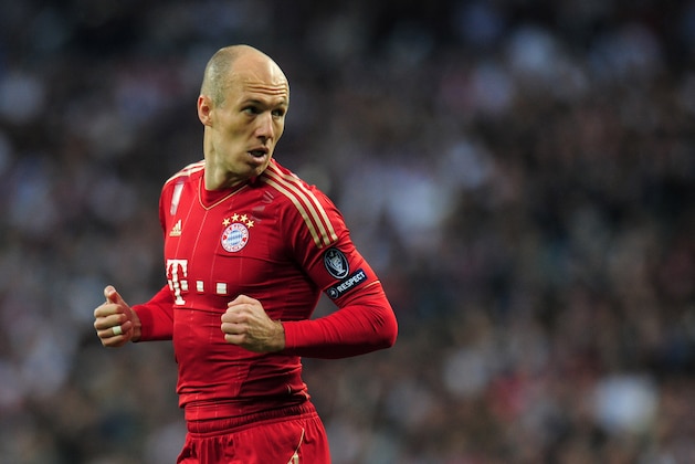 MADRID, SPAIN - APRIL 25:  Arjen Robben of Bayern Munich  looks on during the UEFA Champions League Semi Final second leg between Real Madrid CF and Bayern Munich at The Bernabeu Stadium on April 25, 2012 in Madrid, Spain.  (Photo by Shaun Botterill/Getty Images)
