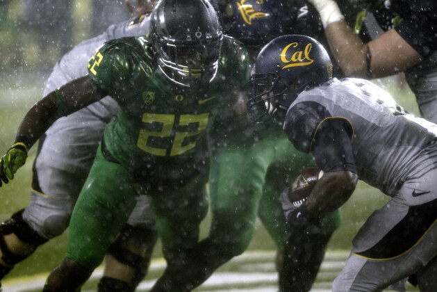 Oregon defender Derrick Malone Jr., left, moves in on California running back Brendan Bigelow during the first half of an NCAA college football game in Eugene, Ore., Saturday, Sept. 28, 2013. (AP Photo/Don Ryan) Oregon defender Derrick Malone Jr., left, moves in on California running back Brendan Bigelow during the first half of an NCAA college football game in Eugene, Ore., Saturday, Sept. 28, 2013. (AP Photo/Don Ryan)
