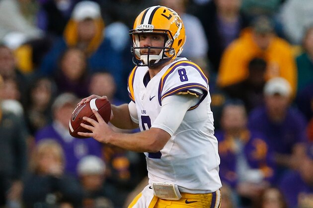BATON ROUGE, LA - NOVEMBER 29:  Quarterback Zach Mettenberger #8 of the LSU Tigers throws a a pass against the Arkansas Razorbacks at Tiger Stadium on November 29, 2013 in Baton Rouge, Louisiana.  (Photo by Chris Graythen/Getty Images)