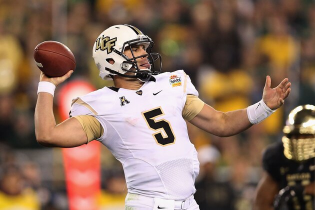 GLENDALE, AZ - JANUARY 01:  Quarterback Blake Bortles #5 of the UCF Knights throws a pass during the Tostitos Fiesta Bowl against the Baylor Bears at University of Phoenix Stadium on January 1, 2014 in Glendale, Arizona.  (Photo by Christian Petersen/Getty Images)