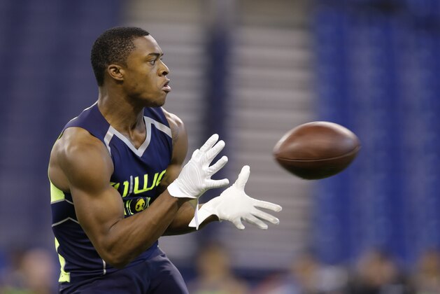 Penn State wide receiver Allen Robinson makes a catch during a drill at the NFL football scouting combine in Indianapolis, Sunday, Feb. 23, 2014. (AP Photo/Michael Conroy)