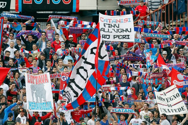 CATANIA, ITALY - APRIL 19:  Fans of Catania during the Serie A match between Calcio Catania and UC Sampdoria at Stadio Angelo Massimino on April 19, 2014 in Catania, Italy.  (Photo by Maurizio Lagana/Getty Images)