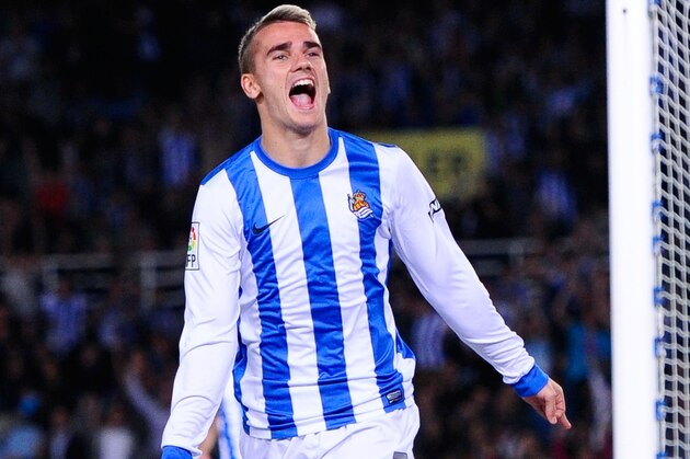 SAN SEBASTIAN, SPAIN - OCTOBER 27:  Antoine Griezmann of Real Sociedad de Futbol celebrates after scoring his team's second goal during the La Liga match between Real Sociedad de Futbol and UD Almeria at Estadio Anoeta on October 27, 2013 in San Sebastian, Spain.  (Photo by David Ramos/Getty Images)