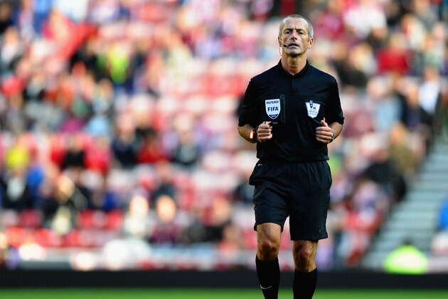 SUNDERLAND, ENGLAND - SEPTEMBER 14:  Referee Martin Atkinson in action during the Barclays Premier League match between Sunderland and Arsenal at Stadium of Light on September 14, 2013 in Sunderland, England.  (Photo by Laurence Griffiths/Getty Images)