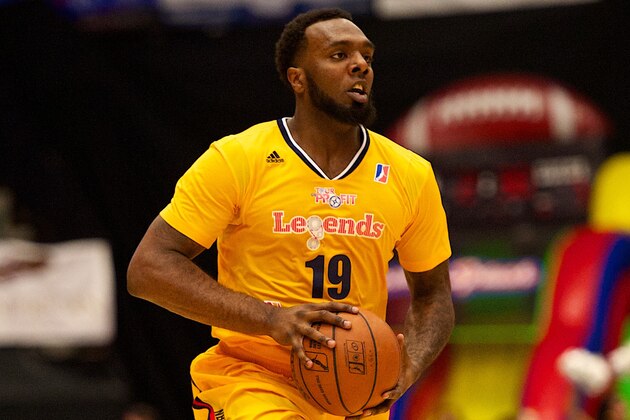 FRISCO, TX - MARCH 5: P.J. Hairston #19 of the Texas Legends handles the ball against the Bakersfield Jam on March 5, 2014 at Dr. Pepper Arena in Frisco, Texas.  NOTE TO USER: User expressly acknowledges and agrees that, by downloading and or using this photograph, user is consenting to the terms and conditions of Getty Images License Agreement. Mandatory Copyright Notice: Copyright 2014 NBAE (Photo by Sergio Hentschel/NBAE via Getty Images)