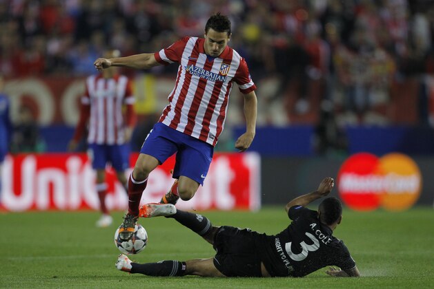 Atletico's Koke, left, in action with Chelsea's Ashley Cole during the Champions League semifinal first leg soccer match between Atletico Madrid and Chelsea at the Vicente Calderon stadium in Madrid, Spain, Tuesday April 22, 2014. (AP Photo/Gabriel Pecot)