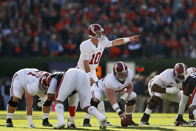 AUBURN, AL - NOVEMBER 30:  AJ McCarron #10 and Chad Lindsay #78 of the Alabama Crimson Tide prepare for a play in the first quarter against the Auburn Tigers at Jordan-Hare Stadium on November 30, 2013 in Auburn, Alabama.  (Photo by Kevin C. Cox/Getty Images)