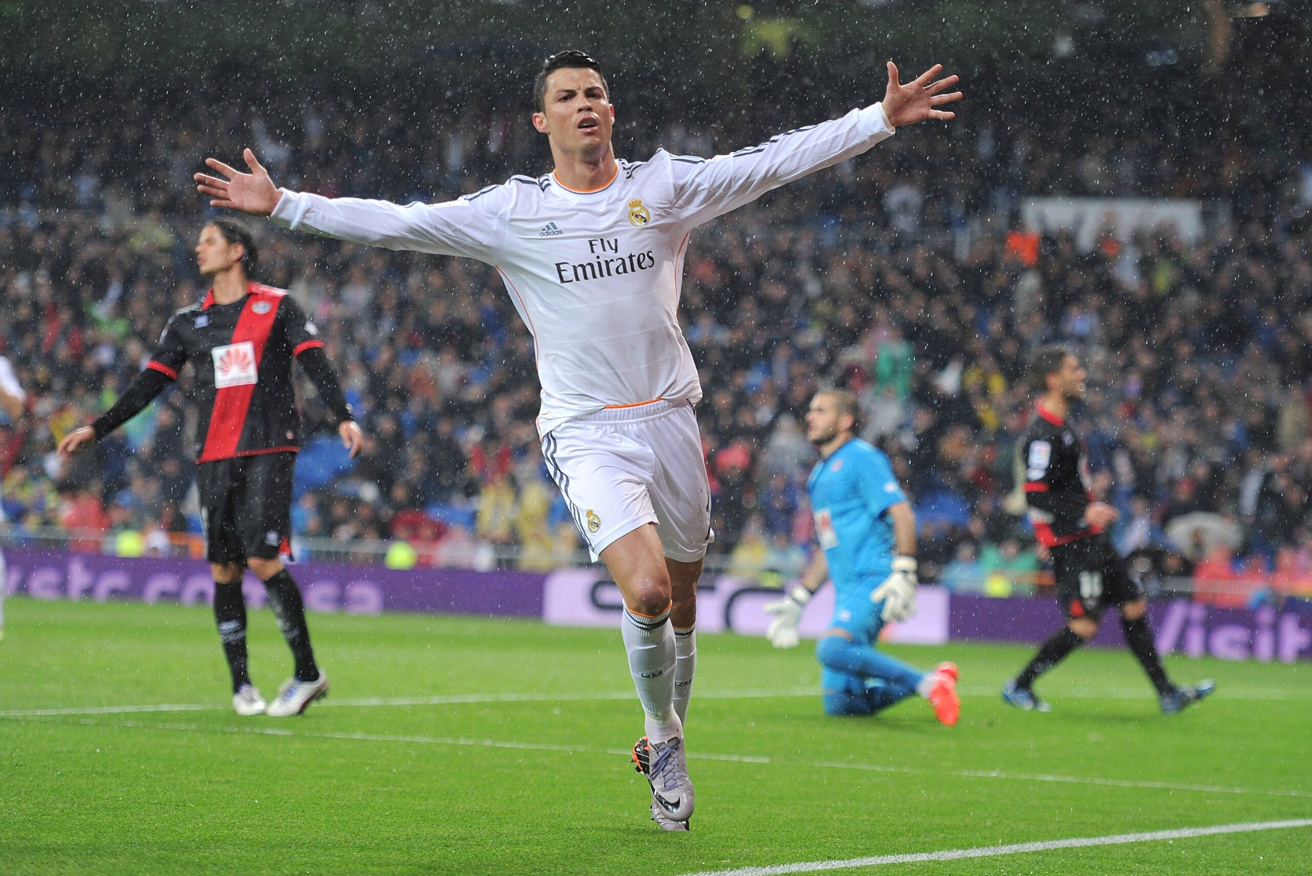 MADRID, SPAIN - MARCH 29:  Cristiano Ronaldo of Real Madrid FC celebrates after scoring his team's opening goal during the La Liga match between Real Madrid CF and Rayo Vallecano de Madrid at Santiago Bernabeu stadium on March 29, 2014 in Madrid, Spain.  (Photo by Denis Doyle/Getty Images)