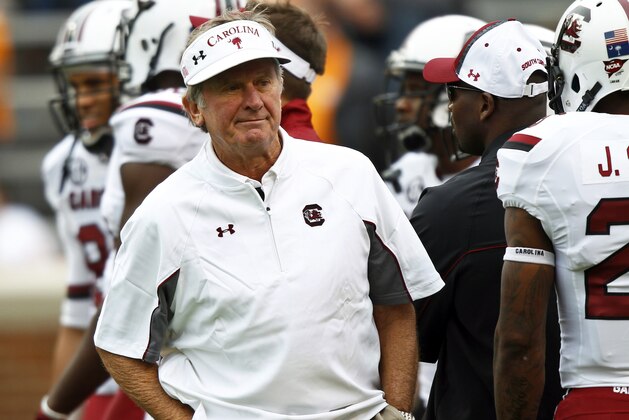 South Carolina head coach Steve Spurrier watches his players warm up before an NCAA college football game against Tennessee on Saturday, Oct. 19, 2013, in Knoxville, Tenn. (AP Photo/Wade Payne)