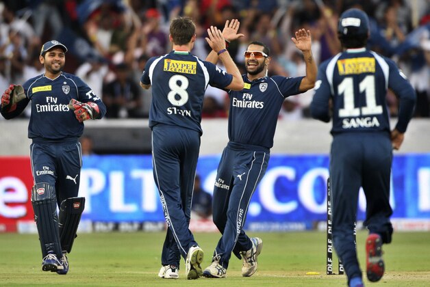 Deccan Chargers'  bowler Dale Steyn, second left, celebrates the wicket of Royal Challengers Bangalore's Chris Gayle during their Indian Premier League (IPL) cricket match in Hyderabad, India, Sunday, May 20, 2012. (AP Photo/Mahesh Kumar A.)