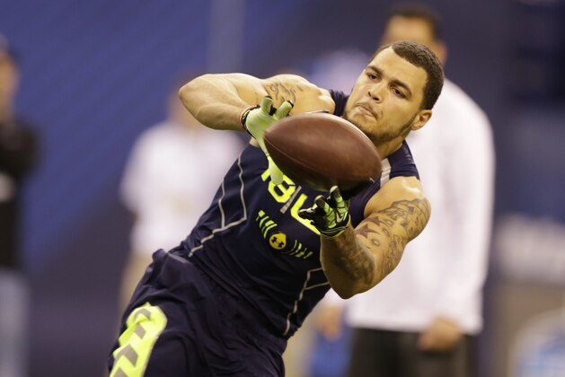 Texas A&M wide receiver Mike Evans makes a catch during a drill at the NFL football scouting combine in Indianapolis, Sunday, Feb. 23, 2014. (AP Photo/Michael Conroy)