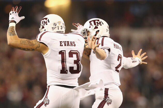 ARLINGTON, TX - JANUARY 04:  Johnny Manziel #2 of the Texas A&M Aggies celebrates his touchdown with Mike Evans #13 against the Oklahoma Sooners during the Cotton Bow lat Cowboys Stadium on January 4, 2013 in Arlington, Texas.  (Photo by Ronald Martinez/Getty Images)