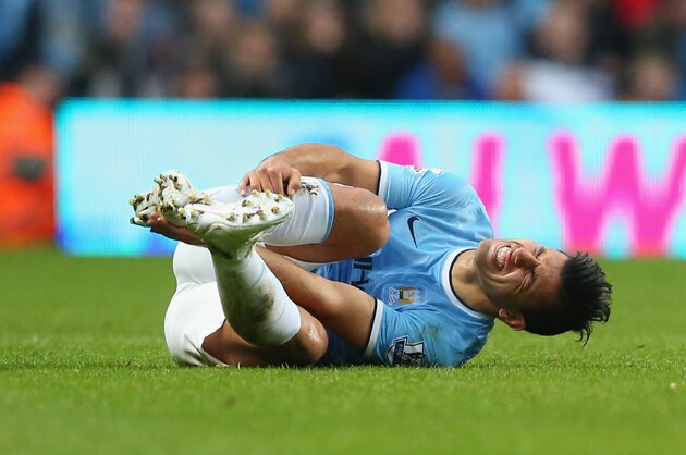 MANCHESTER, ENGLAND - APRIL 16: Sergio Aguero of Manchester City lies injured during the Barclays Premier League match between Manchester City and Sunderland at Etihad Stadium on April 16, 2014 in Manchester, England. (Photo by Alex Livesey/Getty Images) MANCHESTER, ENGLAND - APRIL 16: Sergio Aguero of Manchester City lies injured during the Barclays Premier League match between Manchester City and Sunderland at Etihad Stadium on April 16, 2014 in Manchester, England. (Photo by Alex Livesey/Getty Images)