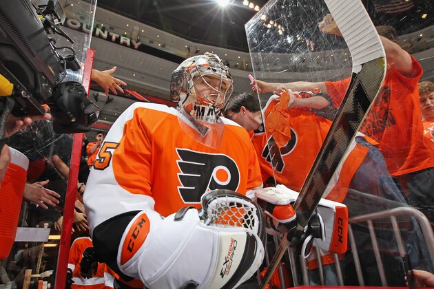 PHILADELPHIA, PA - APRIL 25: Steve Mason #35 of the Philadelphia Flyers enters the ice surface for warmups prior to his game against the New York Rangers, his first playoff game as a Flyer, in Game Four of the First Round of the 2014 Stanley Cup Playoffs at the Wells Fargo Center on April 25, 2014 in Philadelphia, Pennsylvania.  (Photo by Len Redkoles/NHLI via Getty Images)